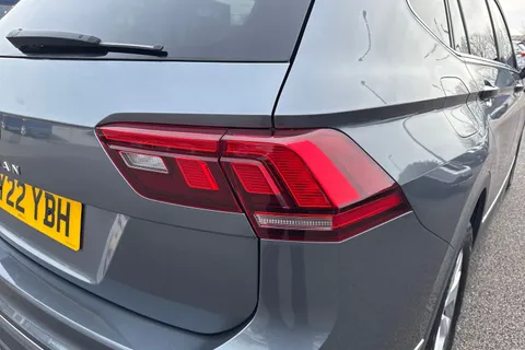 YY22YBH Volkswagen Tiguan Allspace 1.5 TSI Life DSG Euro 6 (s/s) 5dr Thumbnail #9