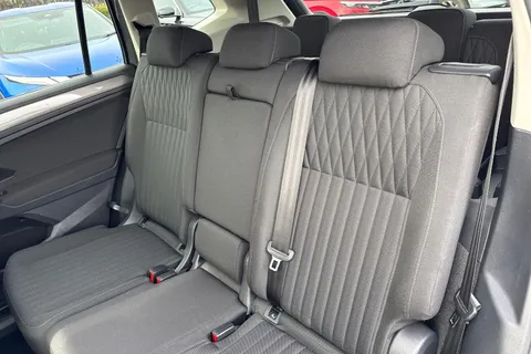 YY22YBH Volkswagen Tiguan Allspace 1.5 TSI Life DSG Euro 6 (s/s) 5dr Thumbnail #20