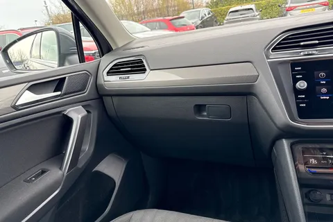 YY22YBH Volkswagen Tiguan Allspace 1.5 TSI Life DSG Euro 6 (s/s) 5dr Thumbnail #21