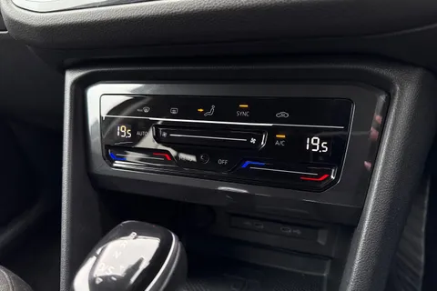 YY22YBH Volkswagen Tiguan Allspace 1.5 TSI Life DSG Euro 6 (s/s) 5dr Thumbnail #23
