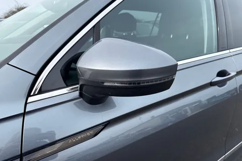 YY22YBH Volkswagen Tiguan Allspace 1.5 TSI Life DSG Euro 6 (s/s) 5dr Thumbnail #32