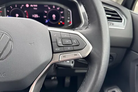 YY22YBH Volkswagen Tiguan Allspace 1.5 TSI Life DSG Euro 6 (s/s) 5dr Thumbnail #42