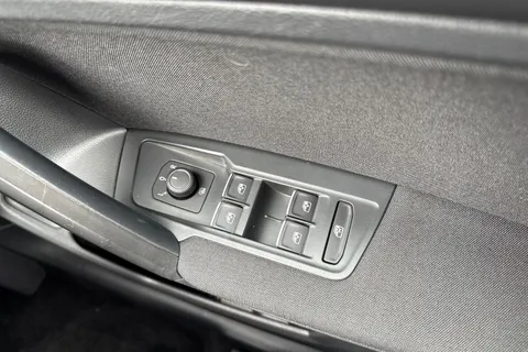 YY22YBH Volkswagen Tiguan Allspace 1.5 TSI Life DSG Euro 6 (s/s) 5dr Thumbnail #46