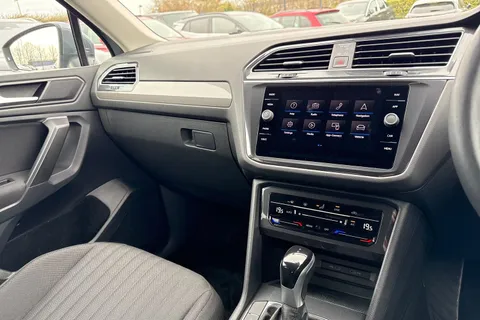 YY22YBH Volkswagen Tiguan Allspace 1.5 TSI Life DSG Euro 6 (s/s) 5dr Thumbnail #47