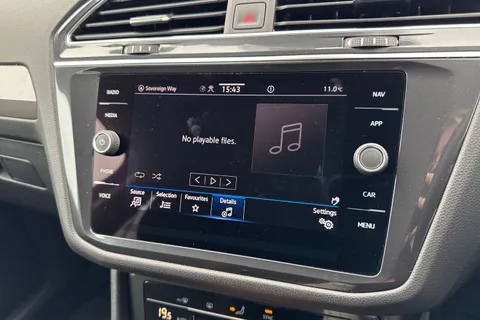 YY22YBH Volkswagen Tiguan Allspace 1.5 TSI Life DSG Euro 6 (s/s) 5dr Thumbnail #49