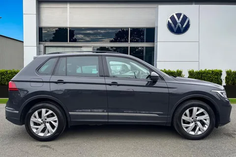 DE72LLX Volkswagen Tiguan 1.5 TSI 150 Life 5dr DSG |Adaptive Cruise Control | E-Sim Online Connectivi Thumbnail #3