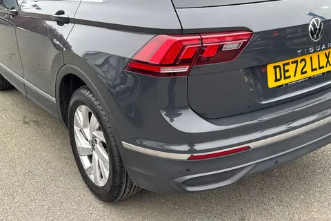 DE72LLX Volkswagen Tiguan 1.5 TSI 150 Life 5dr DSG |Adaptive Cruise Control | E-Sim Online Connectivi Thumbnail #8