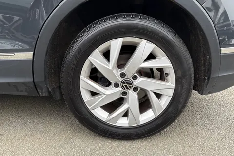 DE72LLX Volkswagen Tiguan 1.5 TSI 150 Life 5dr DSG |Adaptive Cruise Control | E-Sim Online Connectivi Thumbnail #12