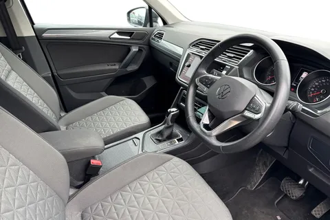 DE72LLX Volkswagen Tiguan 1.5 TSI 150 Life 5dr DSG |Adaptive Cruise Control | E-Sim Online Connectivi Thumbnail #14