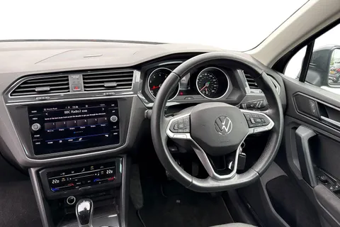 DE72LLX Volkswagen Tiguan 1.5 TSI 150 Life 5dr DSG |Adaptive Cruise Control | E-Sim Online Connectivi Thumbnail #18