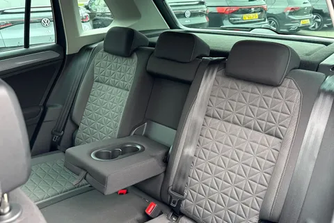 DE72LLX Volkswagen Tiguan 1.5 TSI 150 Life 5dr DSG |Adaptive Cruise Control | E-Sim Online Connectivi Thumbnail #19