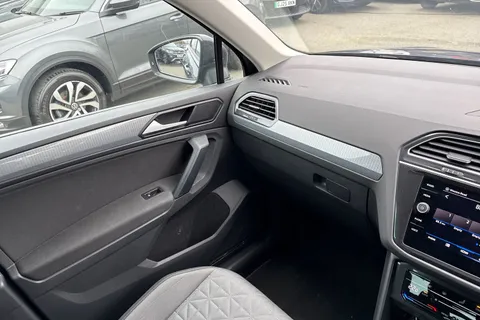 DE72LLX Volkswagen Tiguan 1.5 TSI 150 Life 5dr DSG |Adaptive Cruise Control | E-Sim Online Connectivi Thumbnail #20
