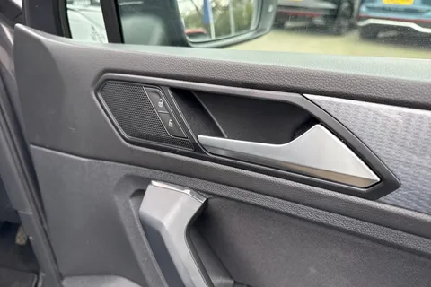 DE72LLX Volkswagen Tiguan 1.5 TSI 150 Life 5dr DSG |Adaptive Cruise Control | E-Sim Online Connectivi Thumbnail #21