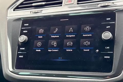 DE72LLX Volkswagen Tiguan 1.5 TSI 150 Life 5dr DSG |Adaptive Cruise Control | E-Sim Online Connectivi Thumbnail #26