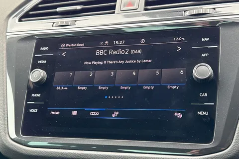 DE72LLX Volkswagen Tiguan 1.5 TSI 150 Life 5dr DSG |Adaptive Cruise Control | E-Sim Online Connectivi Thumbnail #27