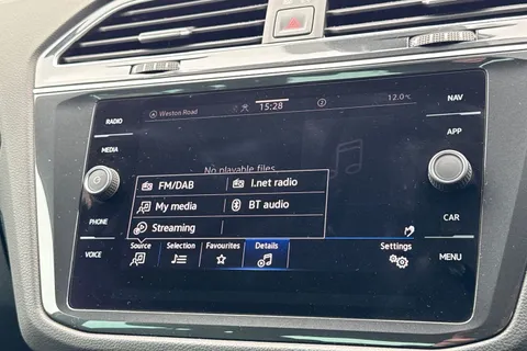 DE72LLX Volkswagen Tiguan 1.5 TSI 150 Life 5dr DSG |Adaptive Cruise Control | E-Sim Online Connectivi Thumbnail #28