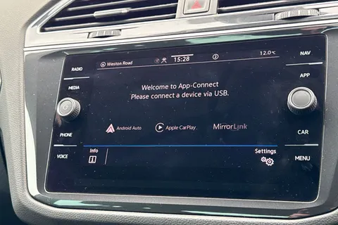 DE72LLX Volkswagen Tiguan 1.5 TSI 150 Life 5dr DSG |Adaptive Cruise Control | E-Sim Online Connectivi Thumbnail #29