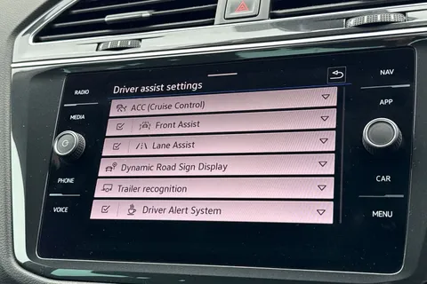 DE72LLX Volkswagen Tiguan 1.5 TSI 150 Life 5dr DSG |Adaptive Cruise Control | E-Sim Online Connectivi Thumbnail #30
