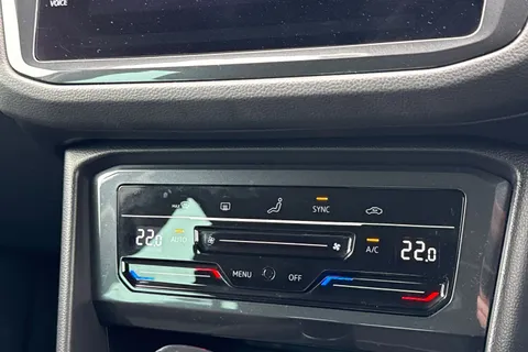DE72LLX Volkswagen Tiguan 1.5 TSI 150 Life 5dr DSG |Adaptive Cruise Control | E-Sim Online Connectivi Thumbnail #32