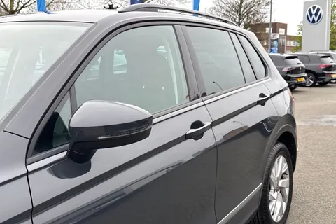 DE72LLX Volkswagen Tiguan 1.5 TSI 150 Life 5dr DSG |Adaptive Cruise Control | E-Sim Online Connectivi Thumbnail #35