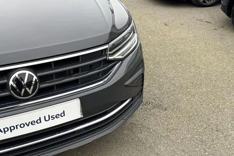 DE72LLX Volkswagen Tiguan 1.5 TSI 150 Life 5dr DSG |Adaptive Cruise Control | E-Sim Online Connectivi Thumbnail #36