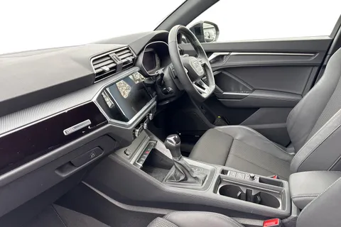 DA73AMX Audi Q3 (O) Black Edition 35 TFSI  150 PS S tronic Thumbnail #16