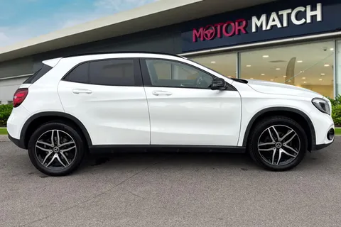 WH19WRJ Mercedes-Benz Gla 1.6 GLA180 Urban Edition 7G-DCT Euro 6 (s/s) 5dr Thumbnail #4