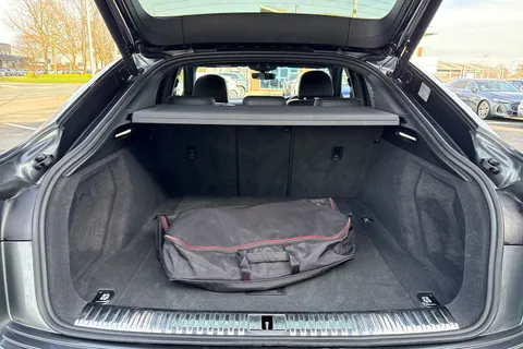 PY24HJN Audi Q8 e-tron 50 S line Sportback Auto quattro 5dr 95kWh (11kW Charger) Thumbnail #8