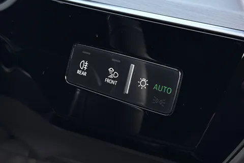 PY24HJN Audi Q8 e-tron 50 S line Sportback Auto quattro 5dr 95kWh (11kW Charger) Thumbnail #45