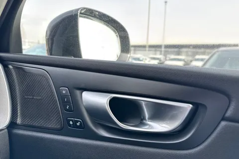 PG73GOA Volvo Xc60 2.0 B5 MHEV Plus Auto AWD Euro 6 (s/s) 5dr Thumbnail #21