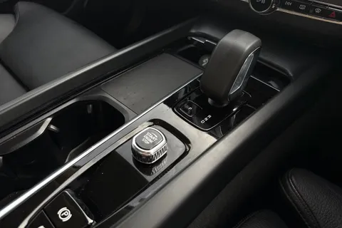 PG73GOA Volvo Xc60 2.0 B5 MHEV Plus Auto AWD Euro 6 (s/s) 5dr Thumbnail #23