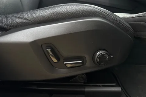 PG73GOA Volvo Xc60 2.0 B5 MHEV Plus Auto AWD Euro 6 (s/s) 5dr Thumbnail #32