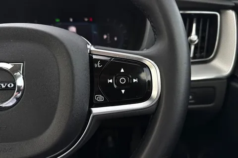 PG73GOA Volvo Xc60 2.0 B5 MHEV Plus Auto AWD Euro 6 (s/s) 5dr Thumbnail #37
