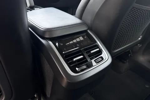 PG73GOA Volvo Xc60 2.0 B5 MHEV Plus Auto AWD Euro 6 (s/s) 5dr Thumbnail #53