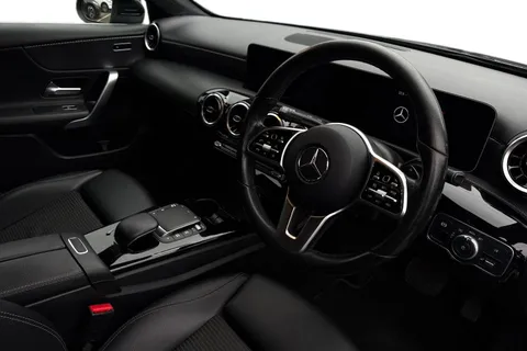 HN69NBB Mercedes-Benz A Class 1.3 A200 Sport (Executive) 7G-DCT Euro 6 (s/s) 4dr Thumbnail #8