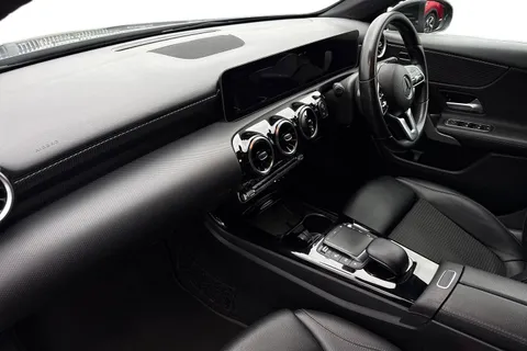 HN69NBB Mercedes-Benz A Class 1.3 A200 Sport (Executive) 7G-DCT Euro 6 (s/s) 4dr Thumbnail #9