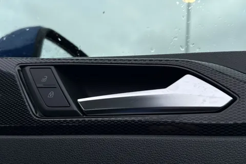 ML22JUE Volkswagen Polo 1.0 TSI Life 5dr DSG **PARKING SENSORS** Thumbnail #31