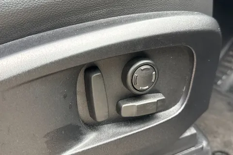 DN73RZO Land Rover Defender 110 3.0 D250 XS Edition 5dr Thumbnail #36