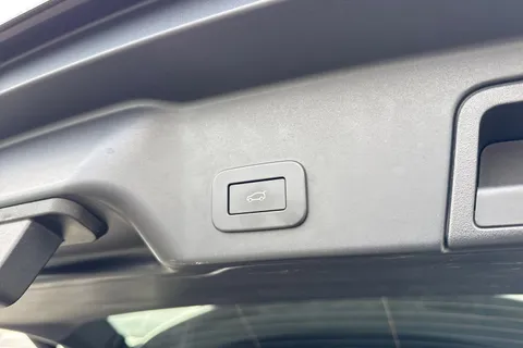 28 of 60 for Land Rover Range Rover Evoque 2.0 D200 MHEV Dynamic SE Auto 4WD Euro 6 (s/s) 5dr