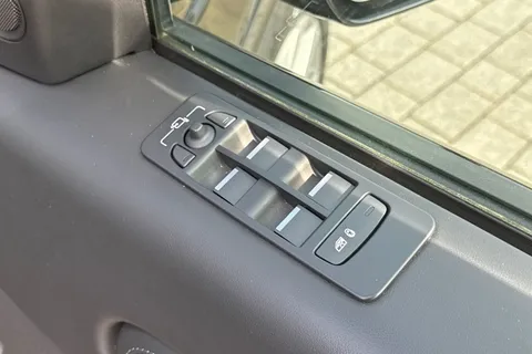 KW74HVV Land Rover Discovery Sport 2.0 D200 Dynamic HSE 5dr Thumbnail #27