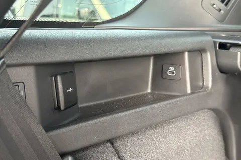 KW74HVV Land Rover Discovery Sport 2.0 D200 Dynamic HSE 5dr Thumbnail #29