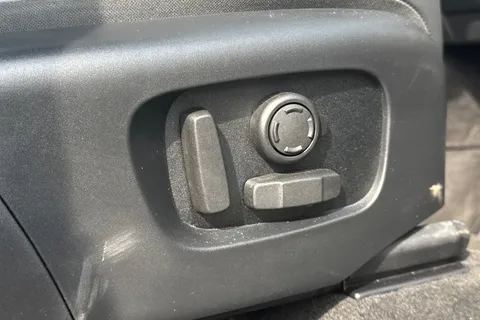 KW74HVV Land Rover Discovery Sport 2.0 D200 Dynamic HSE 5dr Thumbnail #35