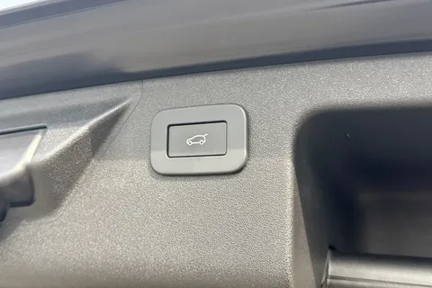 KW74HVV Land Rover Discovery Sport 2.0 D200 Dynamic HSE 5dr Thumbnail #39