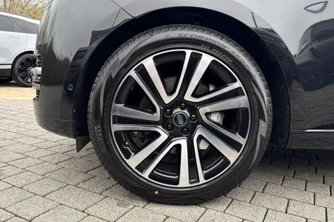 KO73RWX Land Rover Range Rover 3.0 D300 HSE 5dr Thumbnail #42