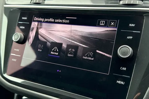 CX23PMV Volkswagen Tiguan 1.5 TSI 150 R-Line 5dr DSG ⭐Rear Camera⭐ Thumbnail #49