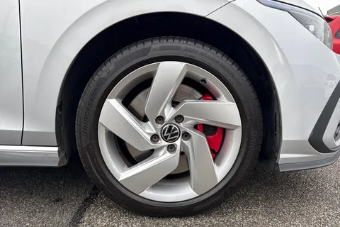 10 of 67 for Volkswagen Golf 1.4 TSI 13kWh GTE DSG Euro 6 (s/s) 5dr