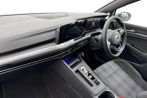 15 of 67 for Volkswagen Golf 1.4 TSI 13kWh GTE DSG Euro 6 (s/s) 5dr