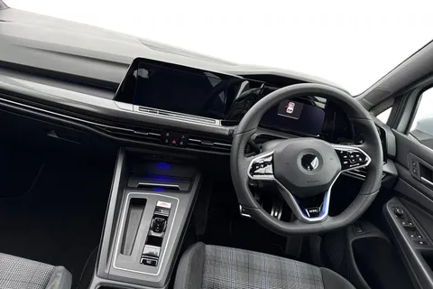 18 of 67 for Volkswagen Golf 1.4 TSI 13kWh GTE DSG Euro 6 (s/s) 5dr