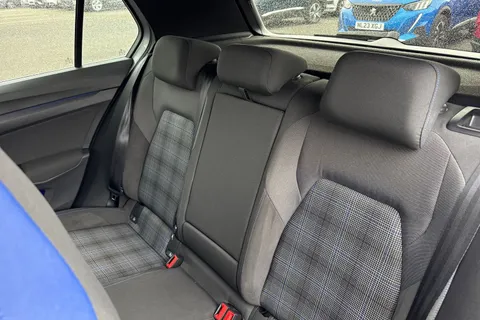 19 of 67 for Volkswagen Golf 1.4 TSI 13kWh GTE DSG Euro 6 (s/s) 5dr