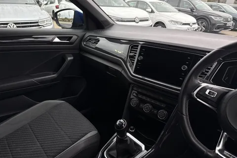 KP69EOW Volkswagen T-Roc 1.6 TDI R-Line 5dr Thumbnail #21